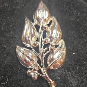 Sarah Coventry Silver Leaf and Berry Brooch